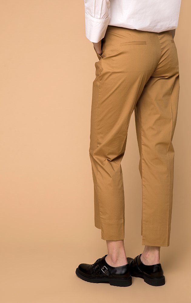 Укороченные брюки с контрастным поясом 4